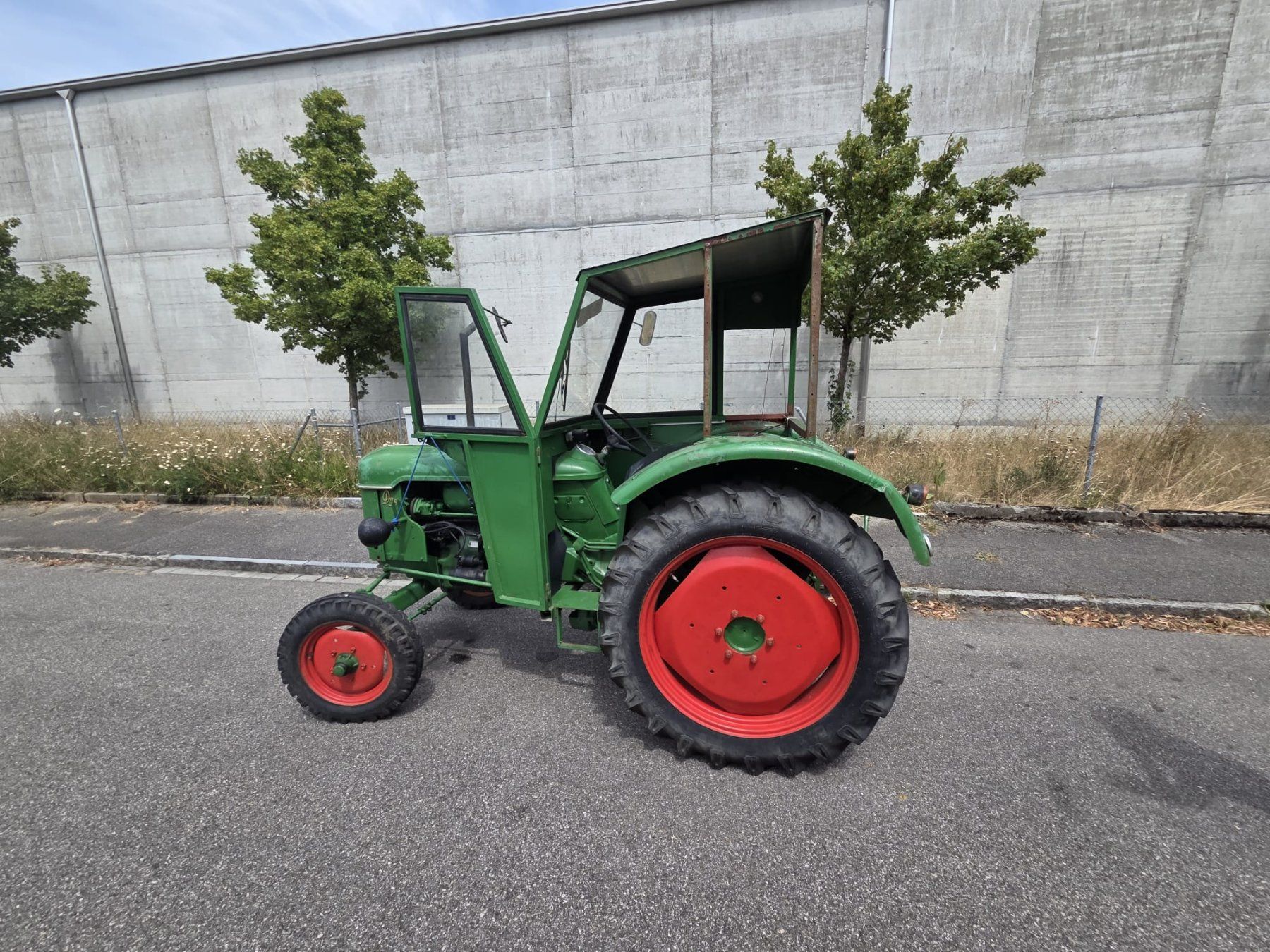 Deutz Trattori: Deutz Traktor D25 – Usato da Däniken SO venduto da sugar-honey-pie 1
