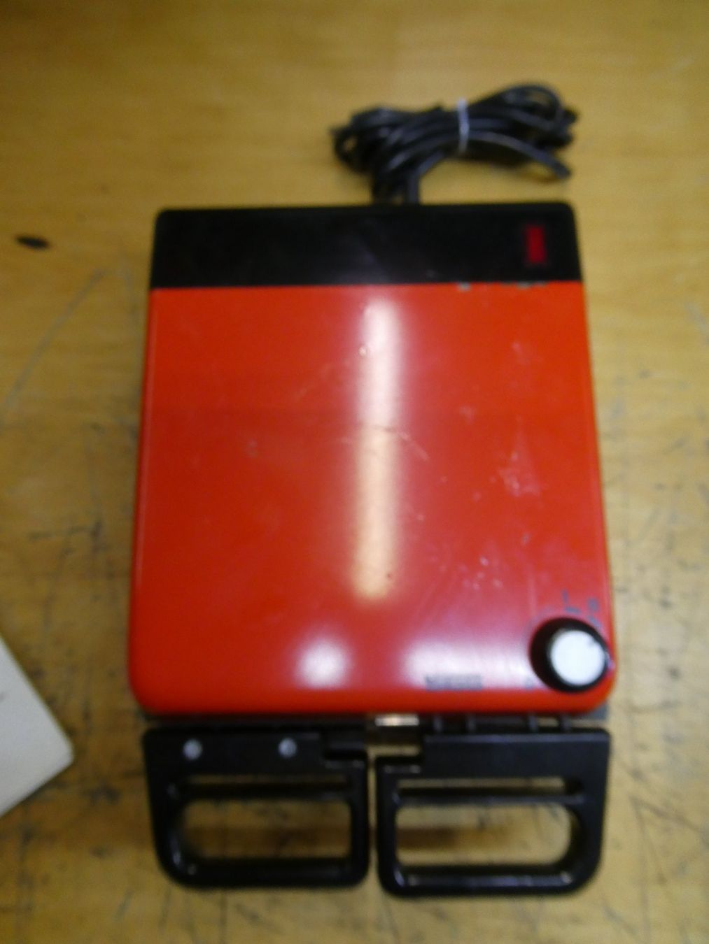 Cucine complete: Appareil à Bricelets Gaufres SIGG rouge – Usato da Etagnières venduto da emmaus.electro 1