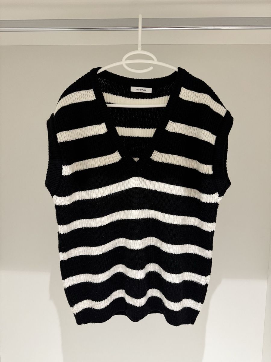 Pullover & Sweatshirts: Trendiger Strickpullunder gestreift, Schwarz/Weiss, S – Gebraucht aus Lenzburg von ofa_6t2z 1