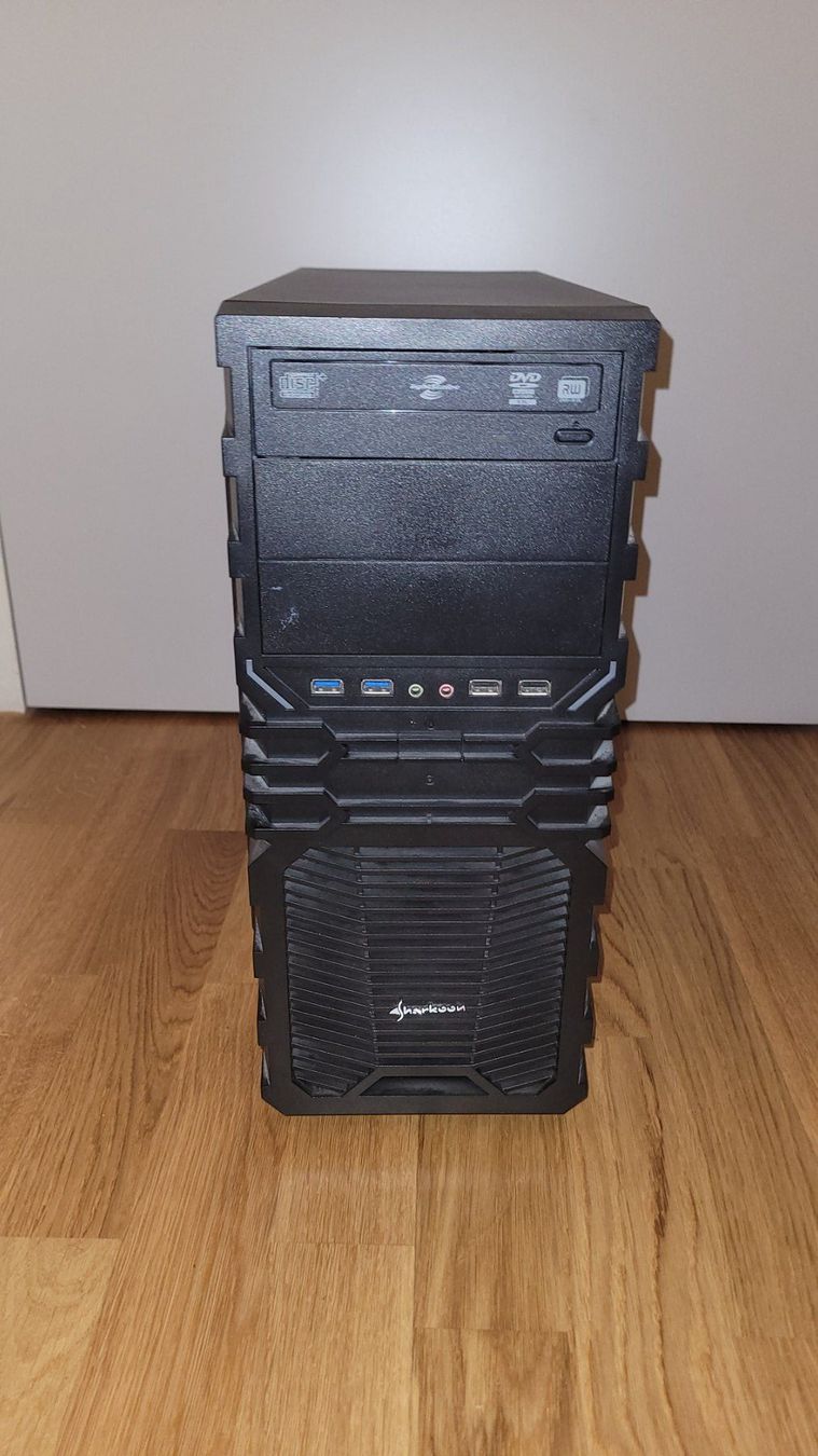Sharkoon Custodie: PC Gehäuse Sharkoon ATX – Usato da Zürich venduto da dan_6ptz 1