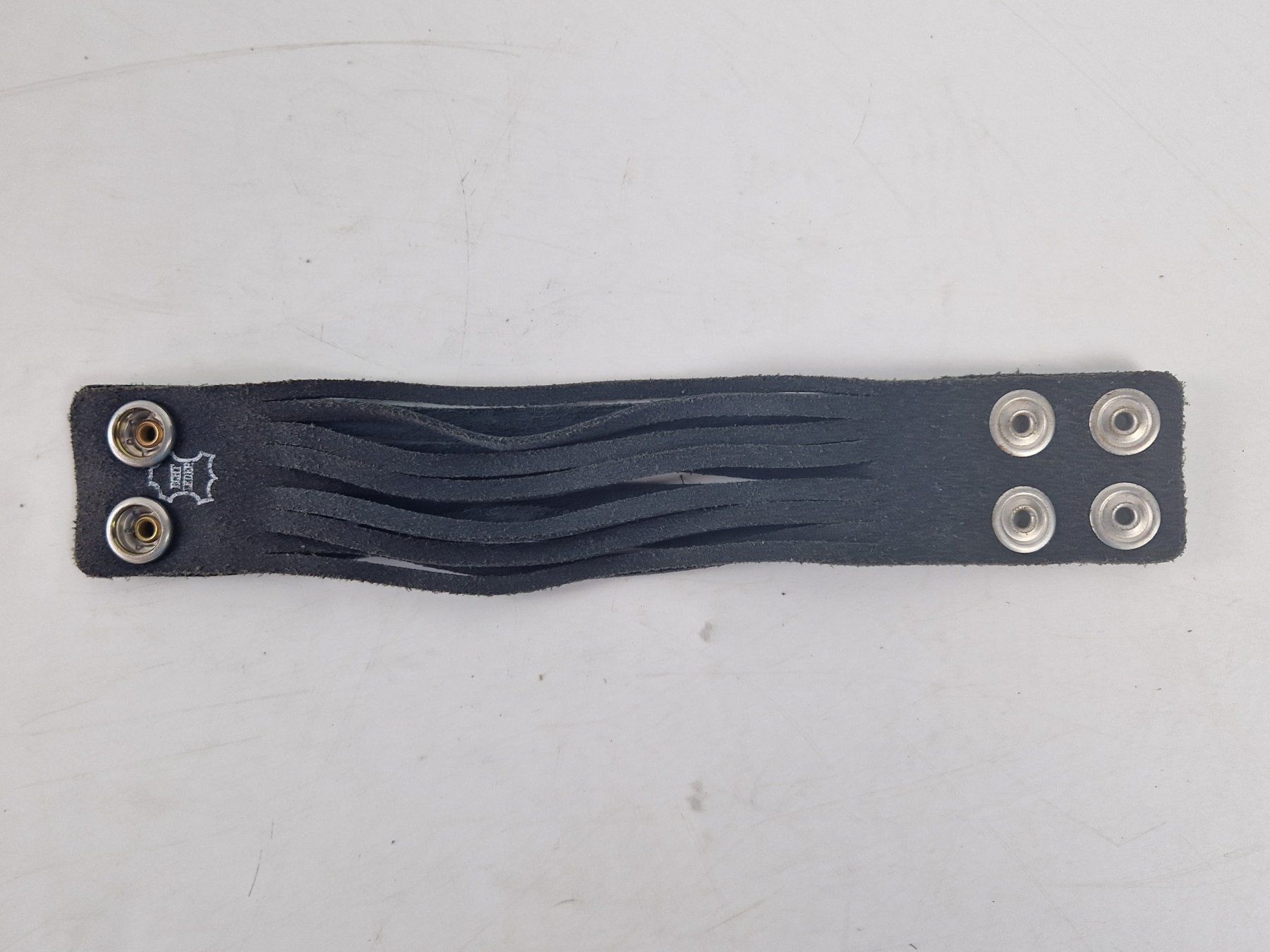 Armbänder & -reifen: Schwarzes Lederarmband – Gebraucht aus Muhen von Restwert_Muhen 1