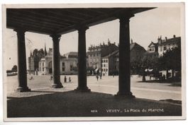 VEVEY La Place du Marché, animée