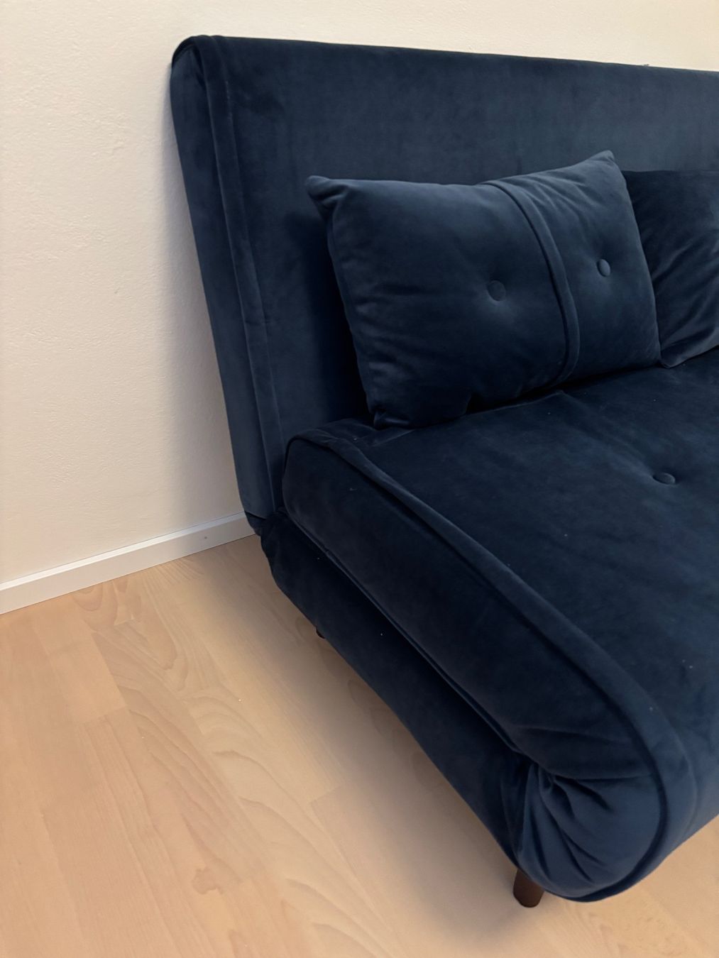 Sofas: Dunkelblaues Schlafsofa aus Samt – D'occasion à Zürich par bowmore13 1