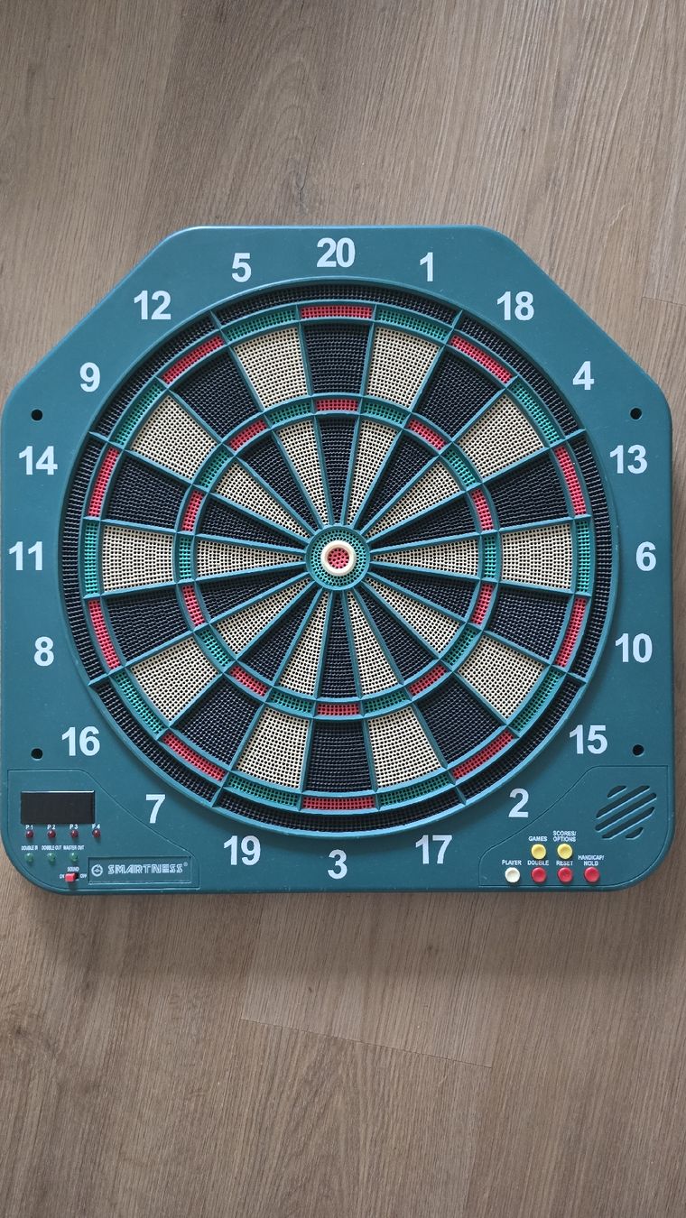 Bogenschiessen: Digitale Dartscheibe Smartness mit Darts – Gebraucht aus Zuzwil SG von Goliad 1
