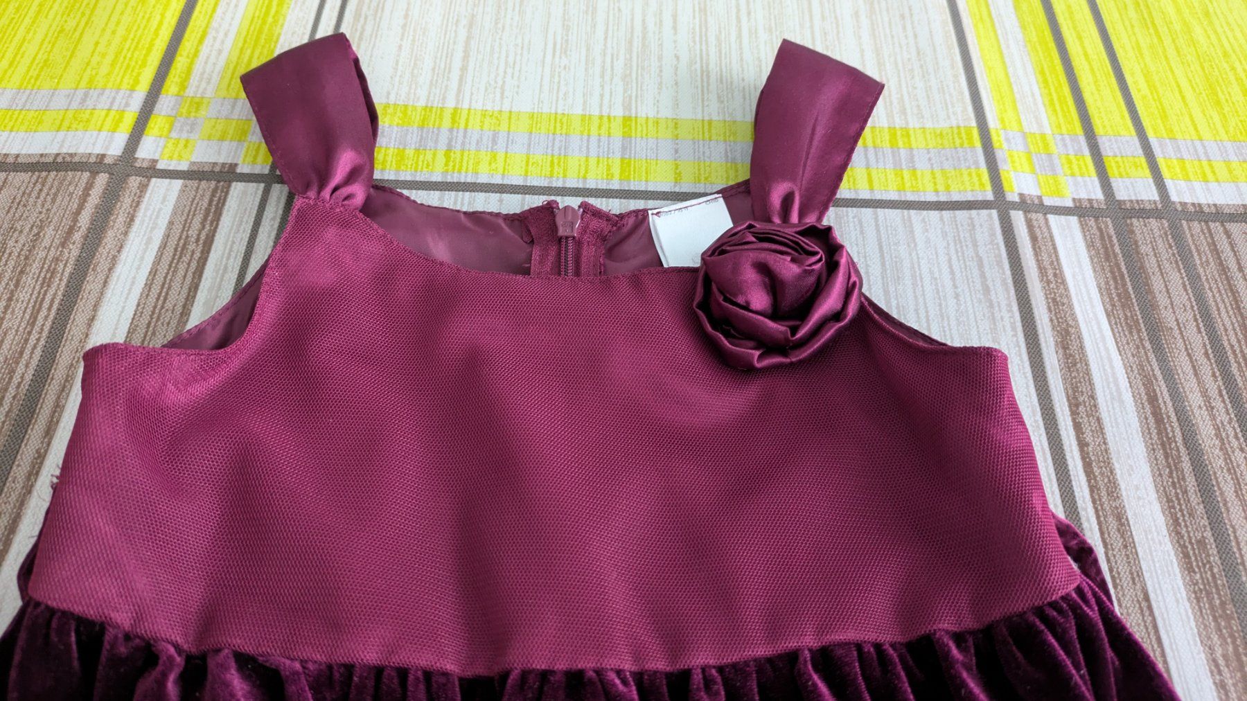 C&A Vestiti & Gonne: Schönes Kleid - Samt - Gr. 104 – Usato da Staufen venduto da Fleby84 4