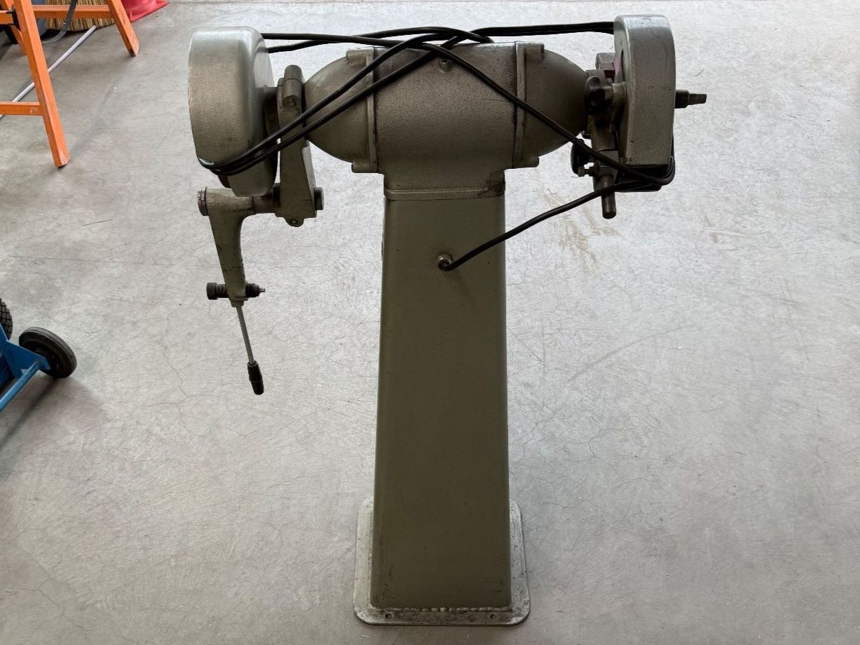 Aiguiseuses & polisseuses: VITAX Stand-Schleifmaschine – D'occasion à Liestal par T-Bazar 4
