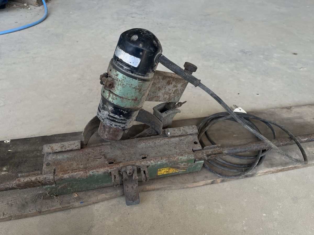 Aiguiseuses & polisseuses: Schleifmaschine Motormäher Messer – D'occasion à Hauenstein par MrNuttree