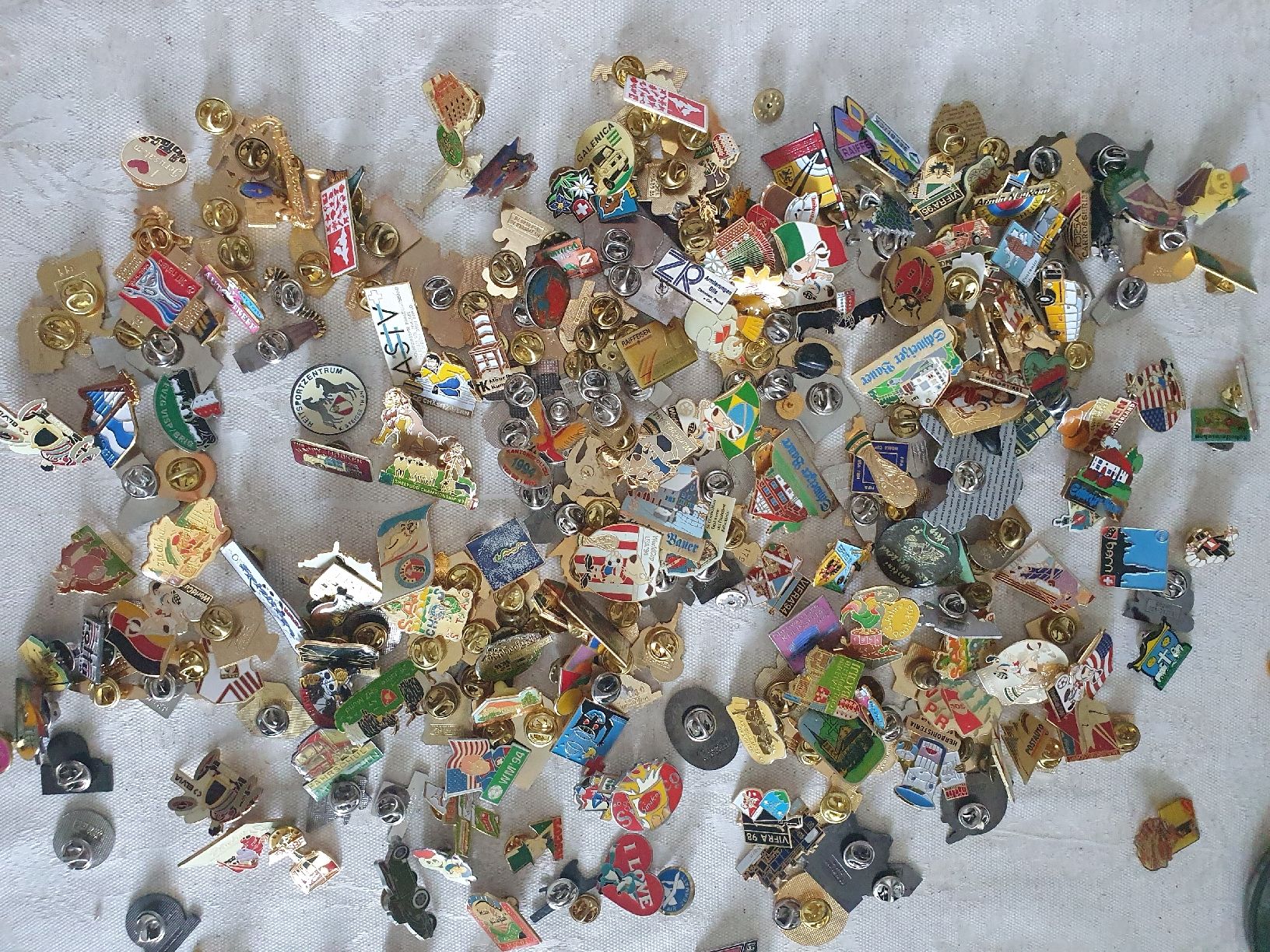 Plaketten & Abzeichen: Pin Sammlung – Gebraucht aus Eggerberg von wellros