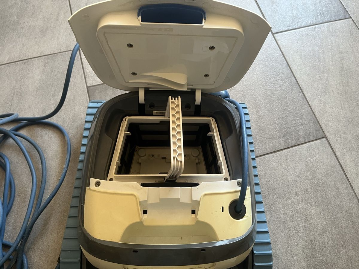 Dolphin Schwimmbad-Zubehör: Poolroboter Dolphin S100 – Gebraucht aus Lommis von Rella 1