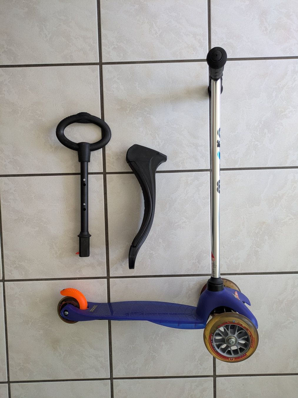 Micro Kickboard: Micro Mini Roller mit Sitz + Kleinkindgriff blau, wie neu – Usato da Rudolfstetten venduto da g27d
