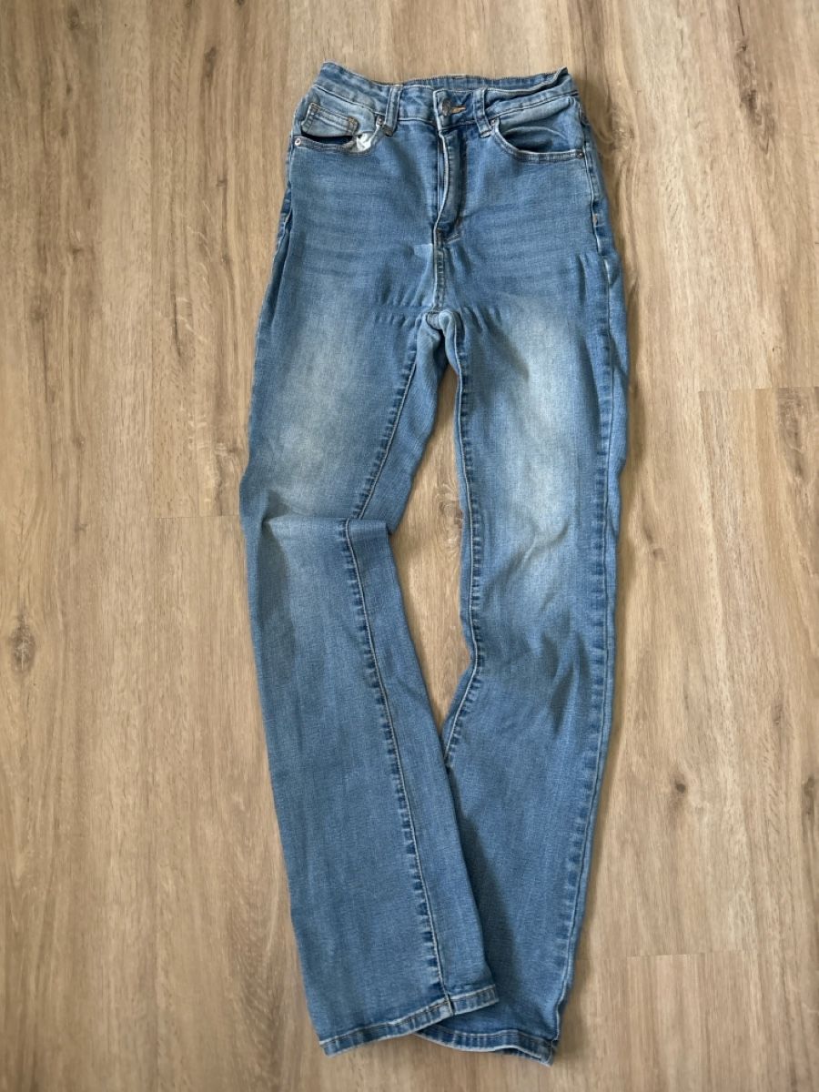 Shein Jeans: Shein Jean super stretch taille 26 – Neu (gemäss Beschreibung) aus Delémont von Ma_LoU.01