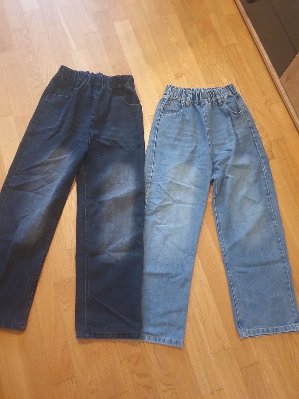 Lotti & Set di vestiti: Deux paires de jeans – Usato da Fribourg venduto da mal_8zjh 1