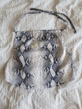 Schlangenmuster Neckholder KARL KANI Crop Top (S)