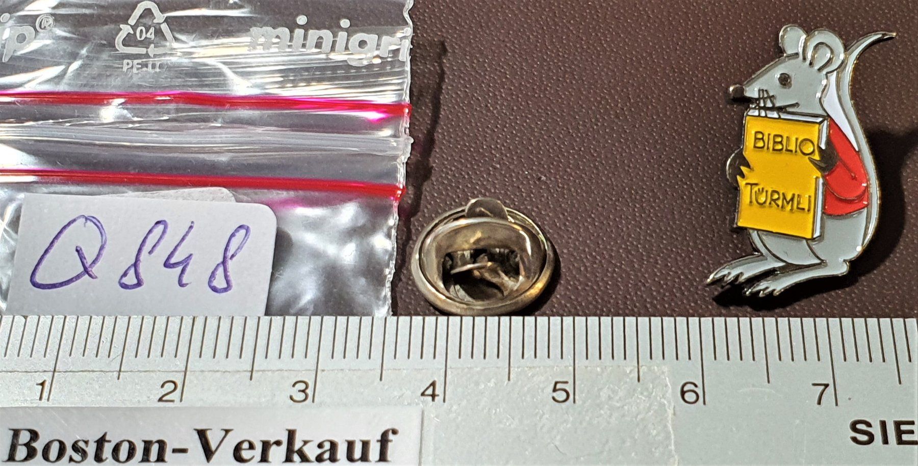 Bücher: Q848 - Pin Maus mit Buch BIBLIO Türmli – Gebraucht aus Reinach BL von Boston-Verkauf 1