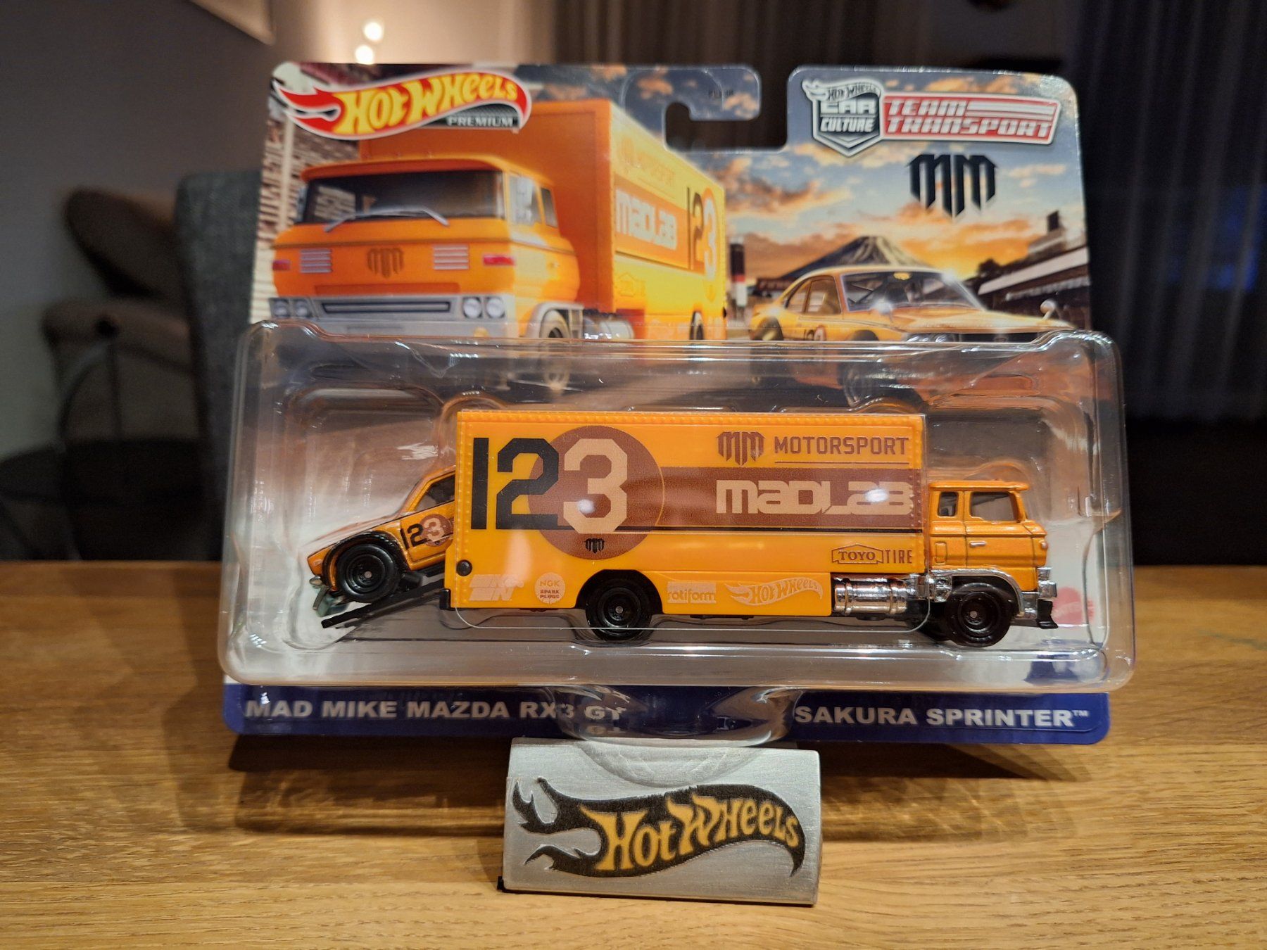 Hot Wheels Modellini d'auto: Team Transport #58 Mad Mike Mazda RX3 GR Sakura Sprinter – Nuovo e nell'imballaggio originale da Adlikon venduto da Mmartin0