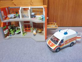PLAYMOBIL Kinderklinik mit Einrichtung und Rettungswagen