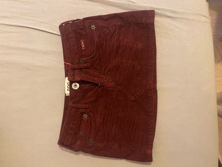 Jupe bordeaux en velours côtelé BDG Urban Outfitters, XS