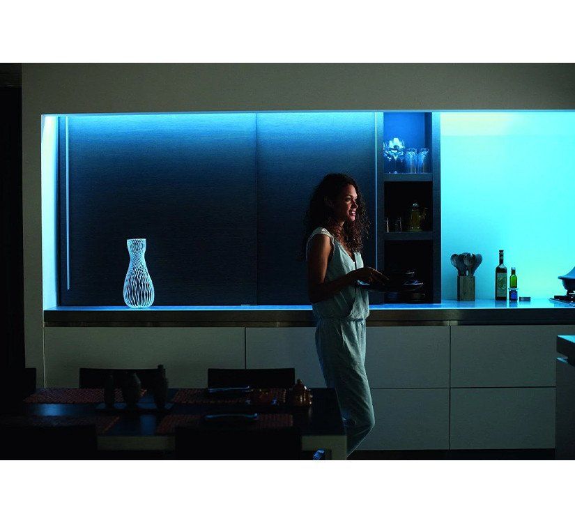 Philips Ghirlande e barre luminose: Philips Hue White & Color Ambiance Lightstrip Plus 2m Basis – Nuovo e nell'imballaggio originale da Aeschi SO venduto da Bluemail 9