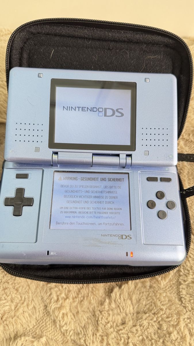 Nintendo Jeux: 2 Nintendo DS mit Hülle – D'occasion à Kreuzlingen par Lion_10 2