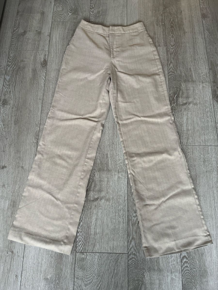 Stradivarius Hosen: Pantalon beige large – Gebraucht aus Le Locle von Ophelhugy