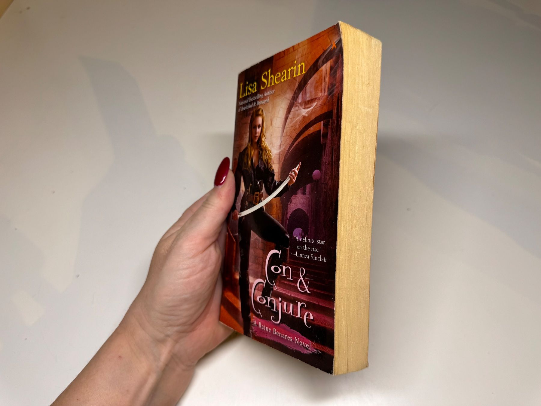 Libri: NOVEL: Lisa Shearin, Con & Conjure – Usato da Grosswangen venduto da English_books 1