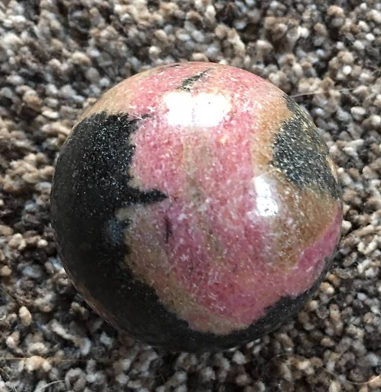 Minerali & Pietre curative: rhodonite sphère polie 390gr – Usato da Vevey venduto da zabounetta 1