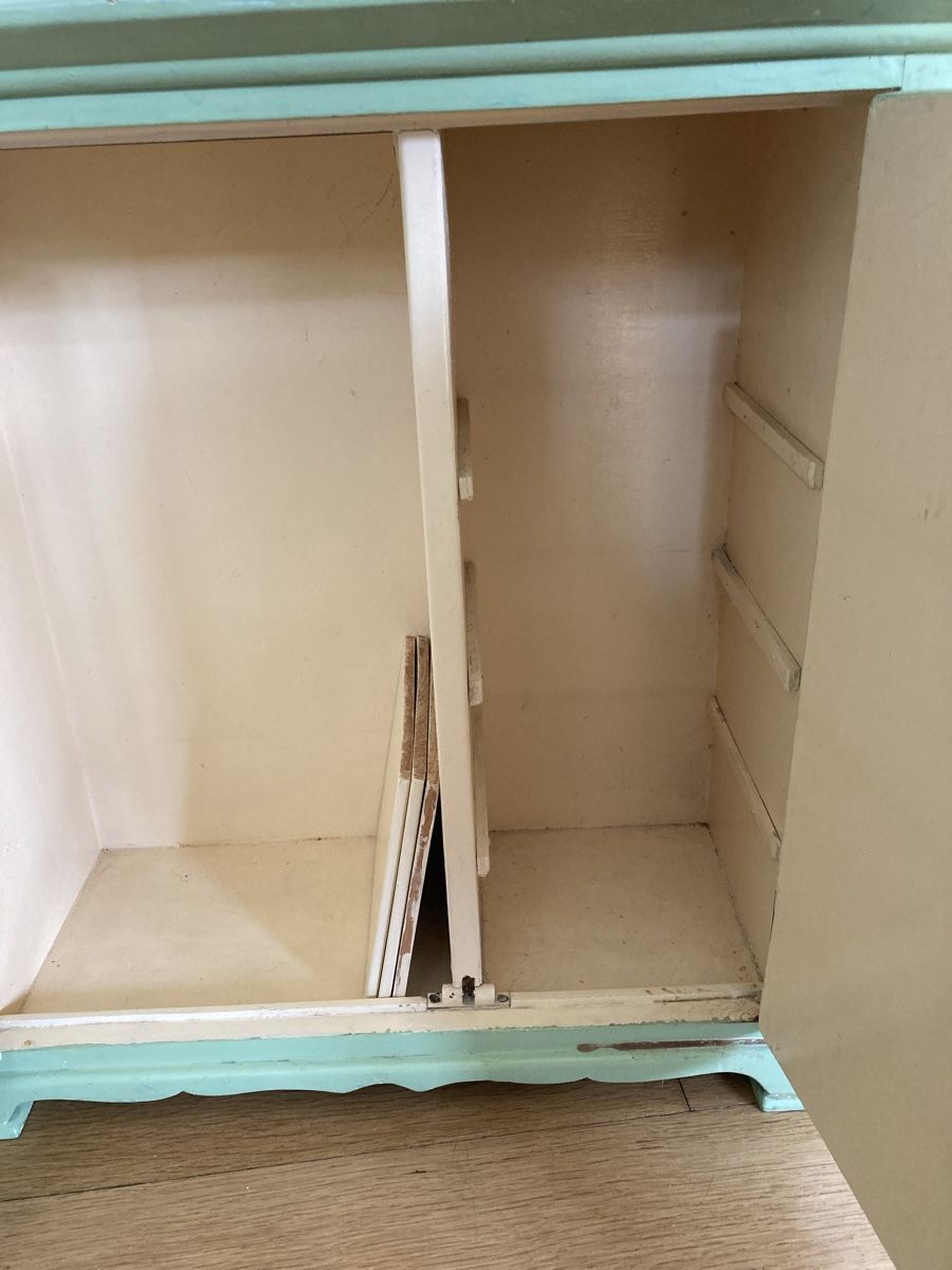 Giocattoli: Puppenschrank Apotheke Holz – Usato da Wallisellen venduto da snoway 4