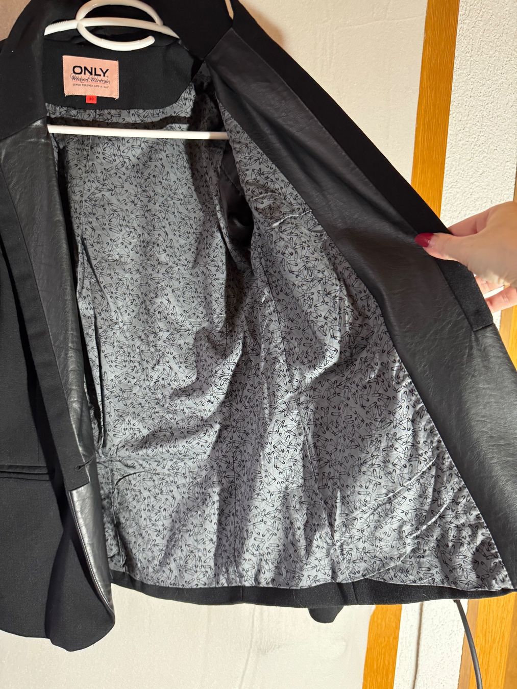 Only Giacche: schöner schwarzer Only Blazer Gr. 38 – Nuovo (secondo la descrizione) da Grosswangen venduto da second_hand_dress 1