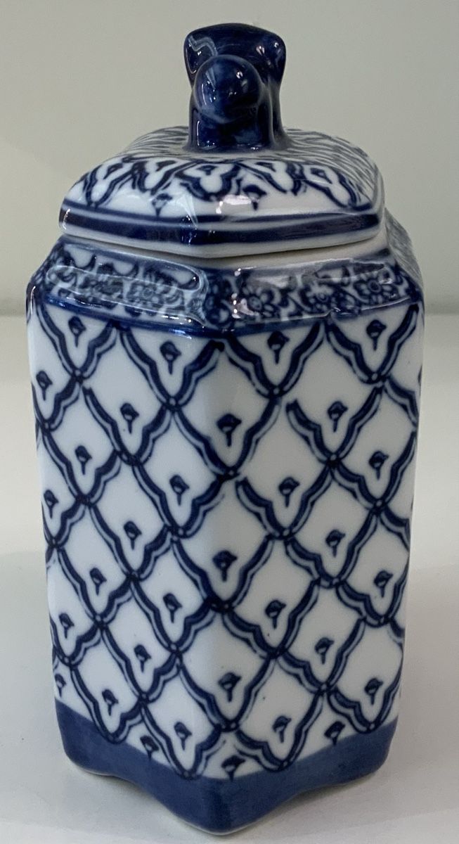 Altro in Decorazioni & Accessori: Boîte hexagonal en porcelaine bleu/blanc – Usato da rolle venduto da Tontonjulot 3