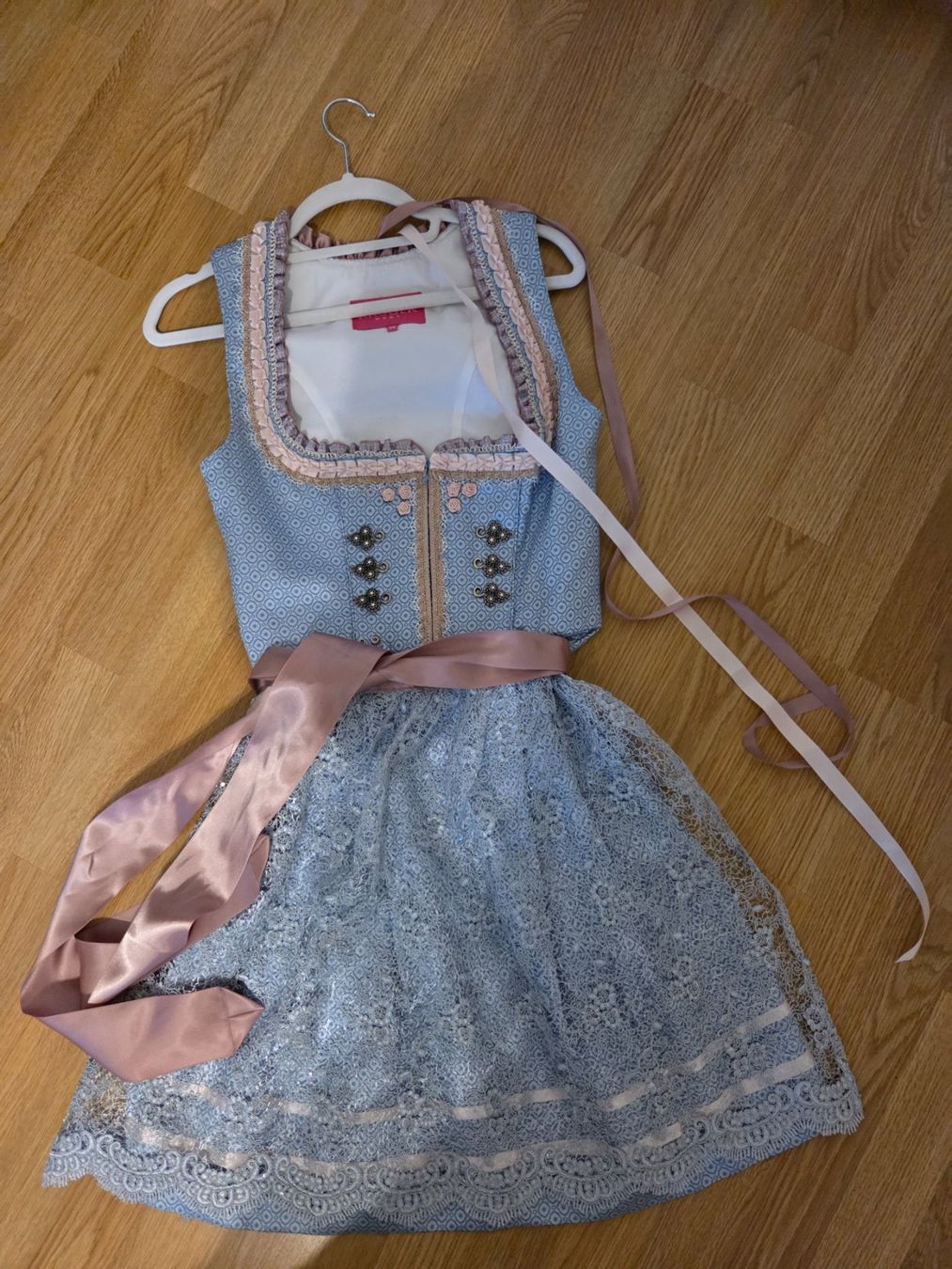Krüger Kleider: Wunderschönes Dirndl hellblau Gr.36 – Gebraucht aus Oberiberg von Dorimahei 1