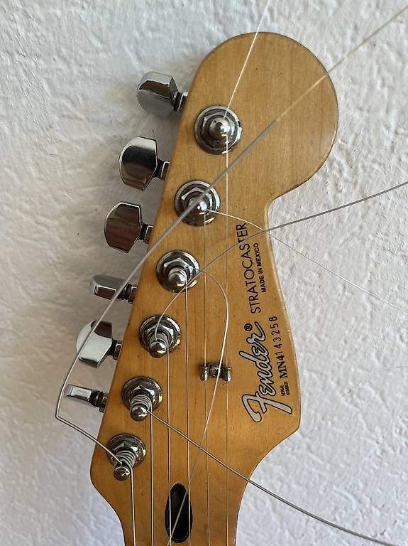 Strumenti musicali: Fender Stratocaster made in Mexico 1994 – Usato da Prilly venduto da iso_8vcz 2