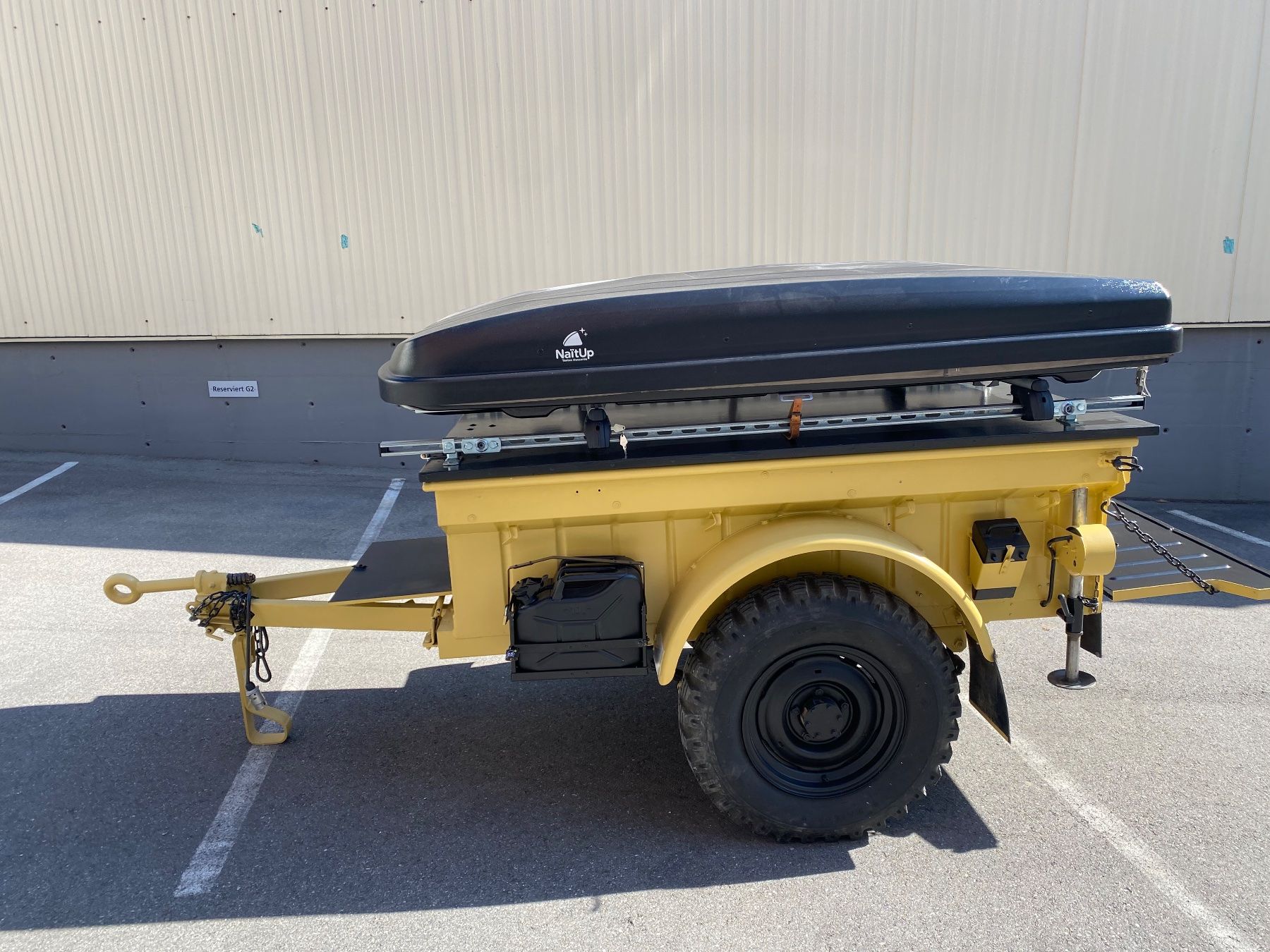 Jeep Veicoli da campeggio: Militär jeep Wohn Anhänger – Usato da Wünnewil venduto da lihma 1