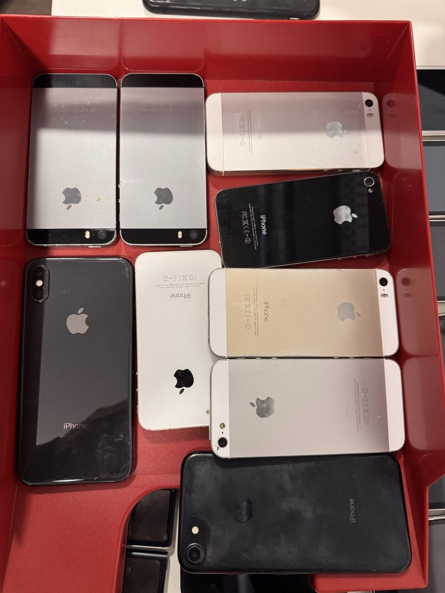 Apple Telefoni cellulari / Smartphones: Diverse Sammlung Apple iPhones – Difettoso da Luzern venduto da sinni