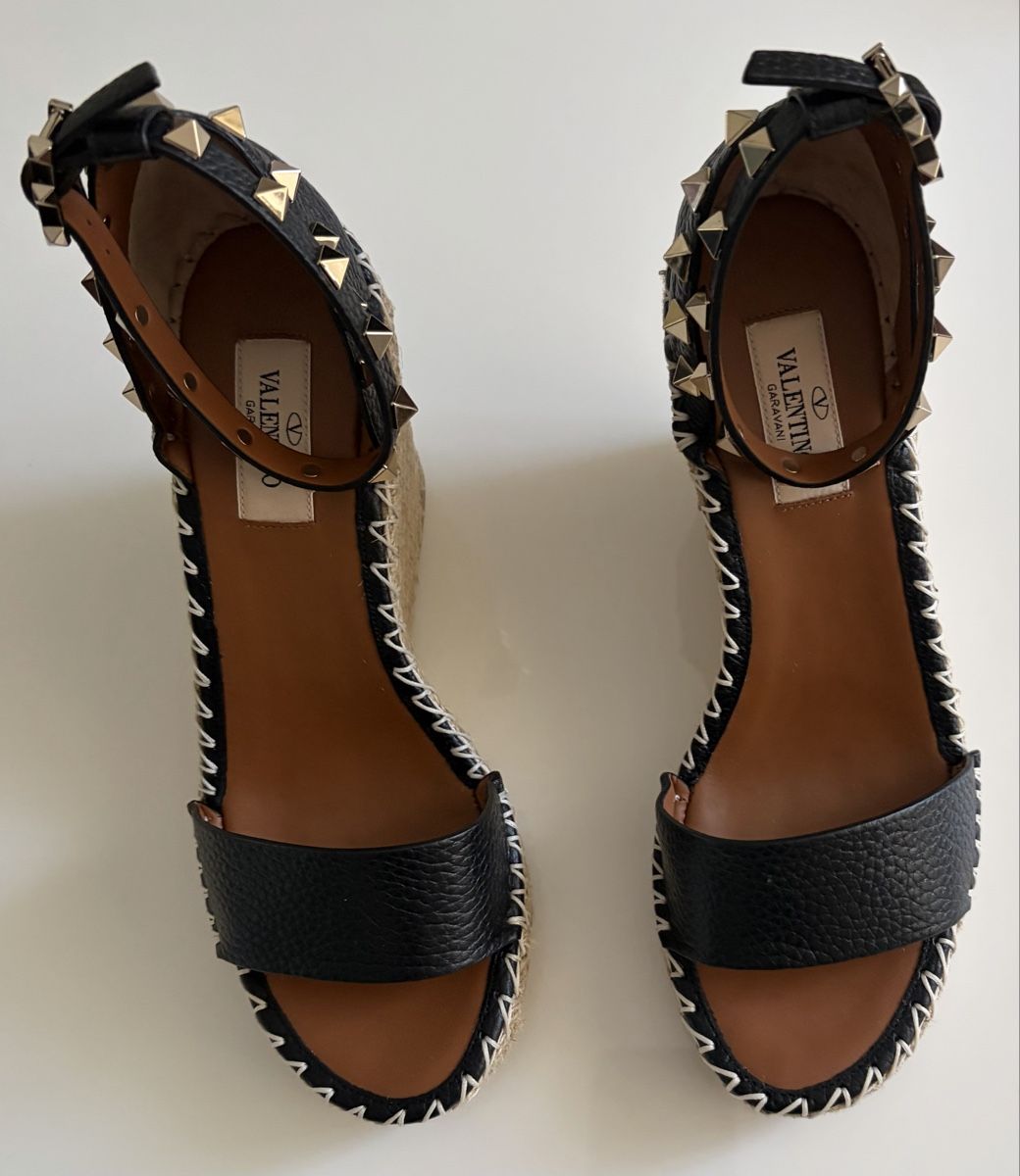 Valentino Scarpe da donna: Valentino Garavani Rockstud Sandals Gr. 37 – Nuovo e nell'imballaggio originale da Schaffhausen venduto da London114