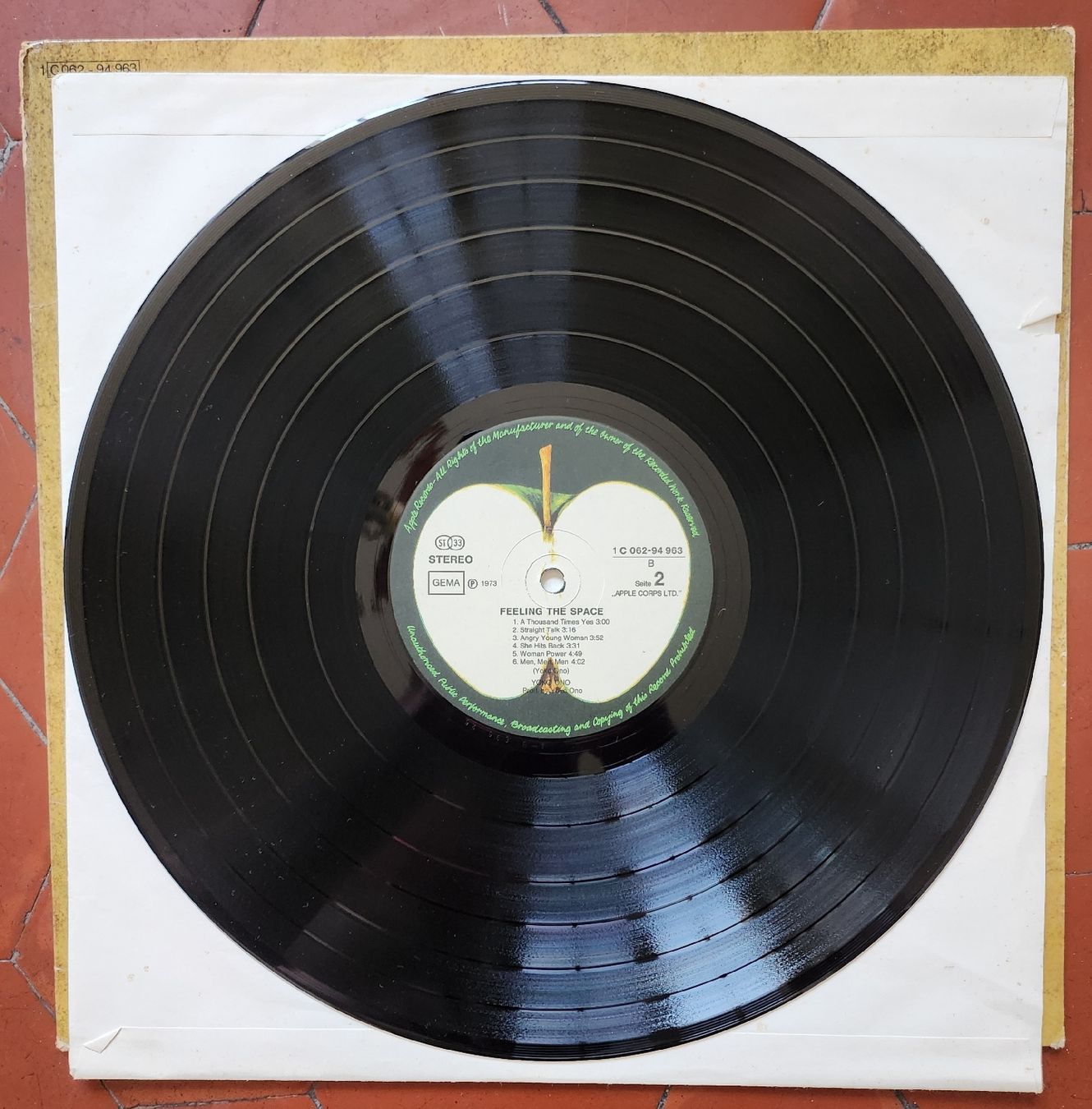 Dischi in vinile: Yoko Ono Feeling The Space LP Apple 1973 Germany – Usato da Zürich venduto da BAENZERINO 3
