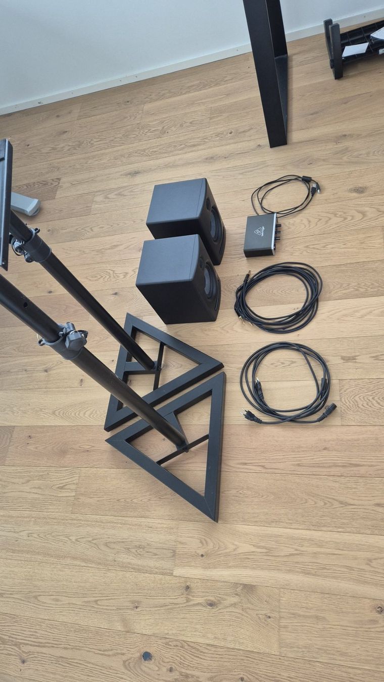 PreSonus Lautsprecher: PreSonus Eris E5 Studiomonitore Paar + Ständer + UMC22 – Gebraucht aus Baden von Stylz91 2