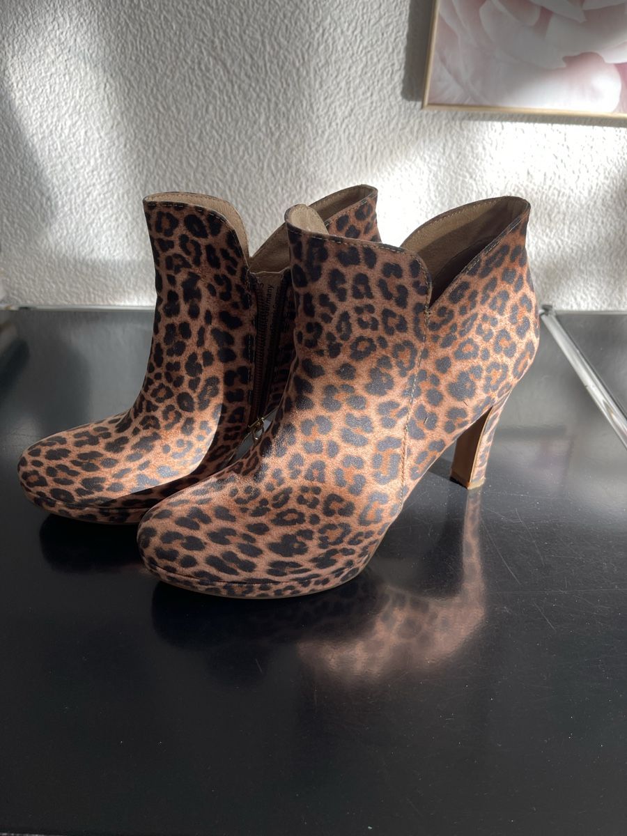 Tamaris Scarpe da donna: Stiefeletten Tamaris Leopardenlook – Usato da Muri b. Bern venduto da Lebua2018 1