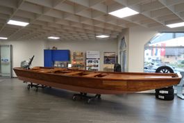 Witti Holzfährboot mit Honda BF30