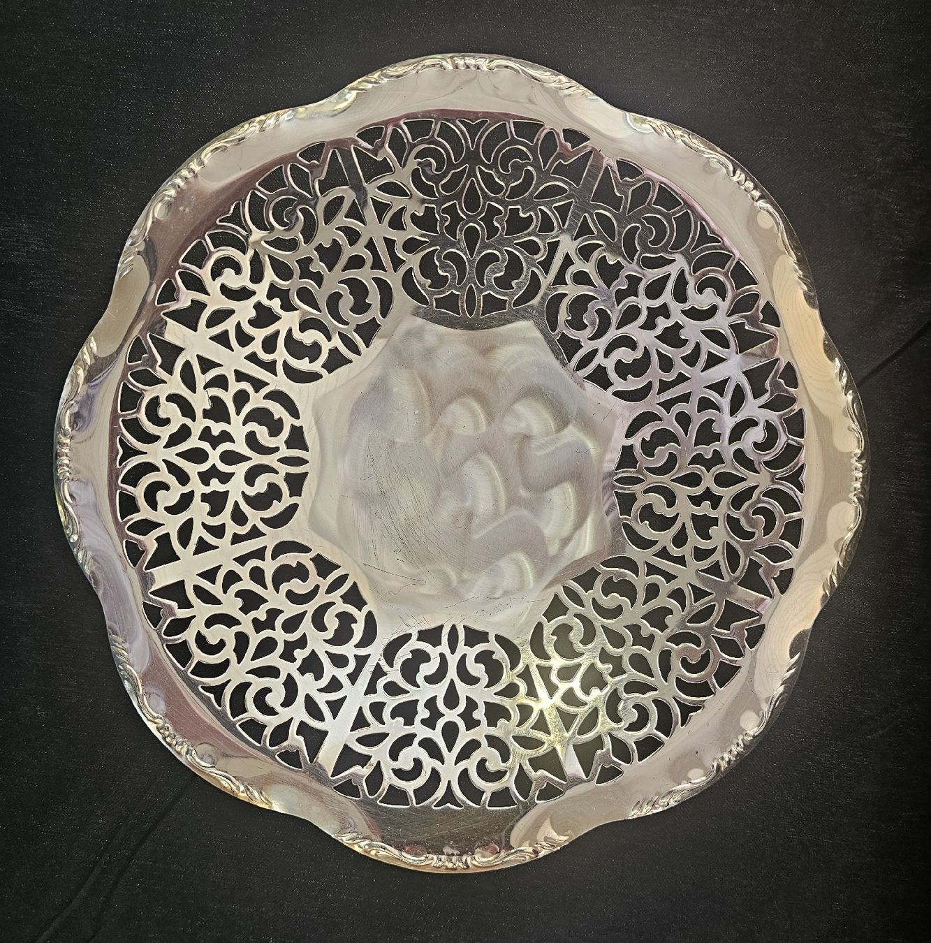 Ciotole: Silberne Schale mit Durchbruchmuster, Durchmesser 24 cm – Usato da Wangen b. Olten venduto da ErikaK06 1