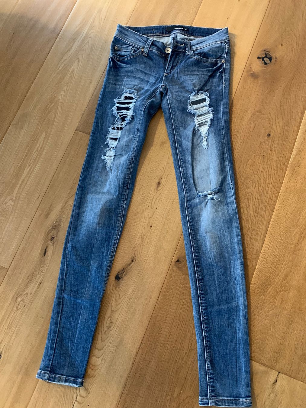 Tally Weijl Jeans: Destroyed Jeans 32 – Usato da Niederbipp venduto da Domenicana1984