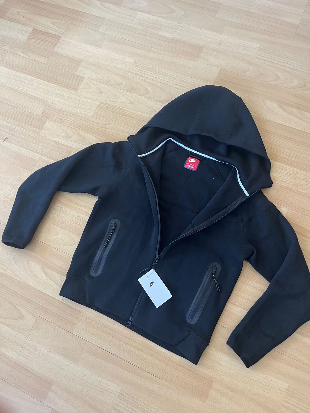 Nike Vestes: Nike tech fleece – Neuf (Voir description) à Schaffhausen par apl_pg8h