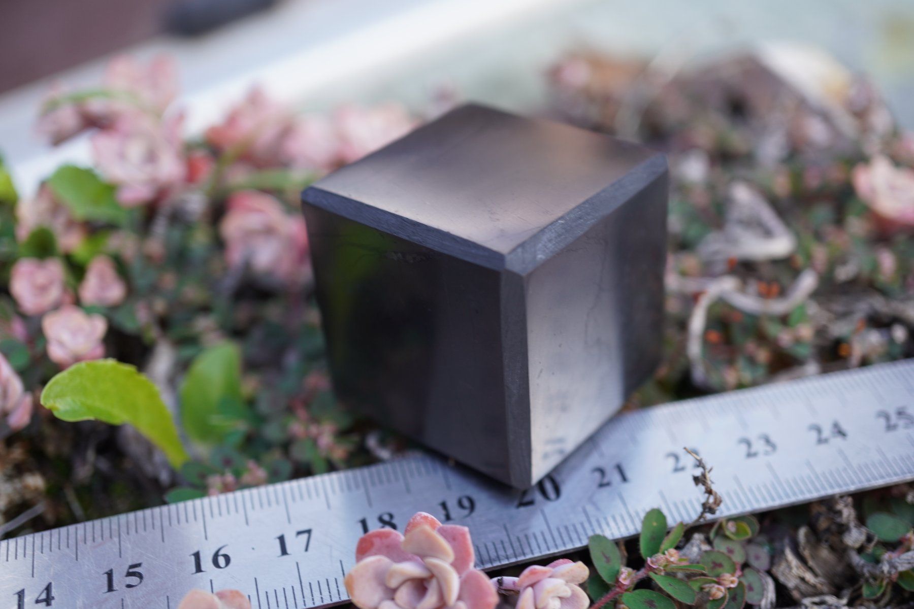 Minerali & Pietre curative: Schungit / Shungit  Würfel 3cm – Nuovo e nell'imballaggio originale da Eschenbach SG venduto da topstone 7