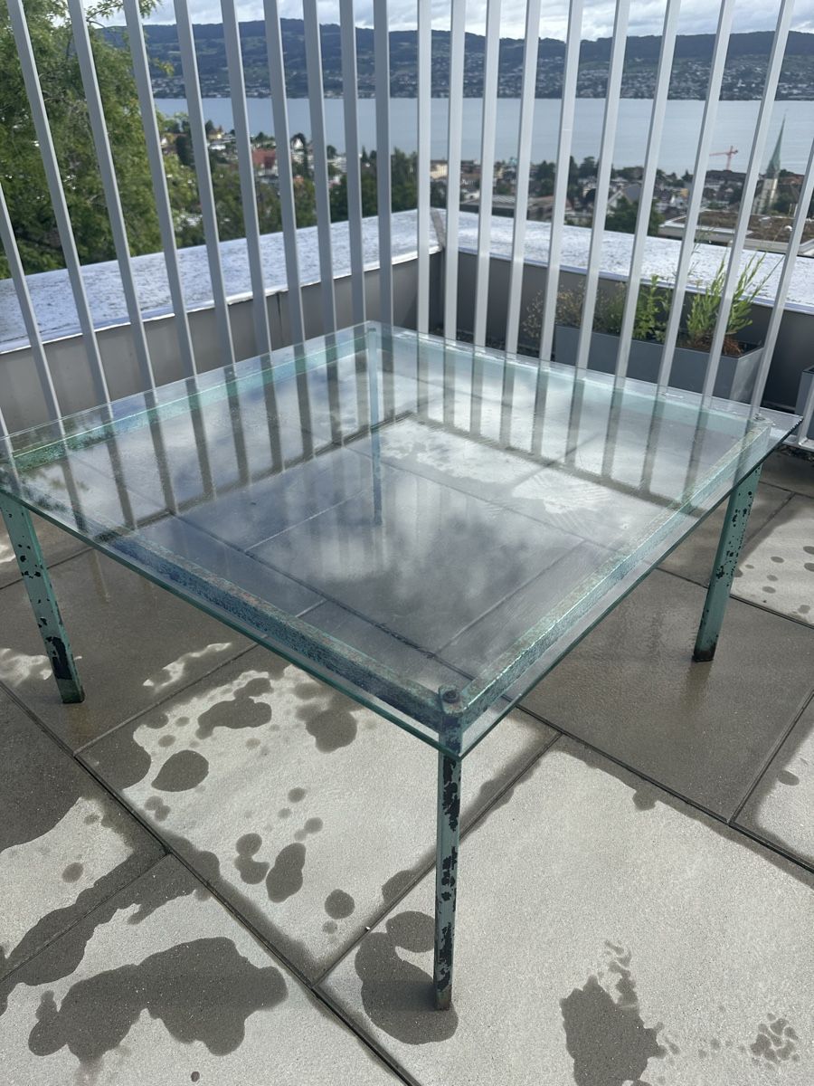 Tavoli: Zeitloser Gartentisch mit Glasplatte – Usato da Wädenswil venduto da limesa 3