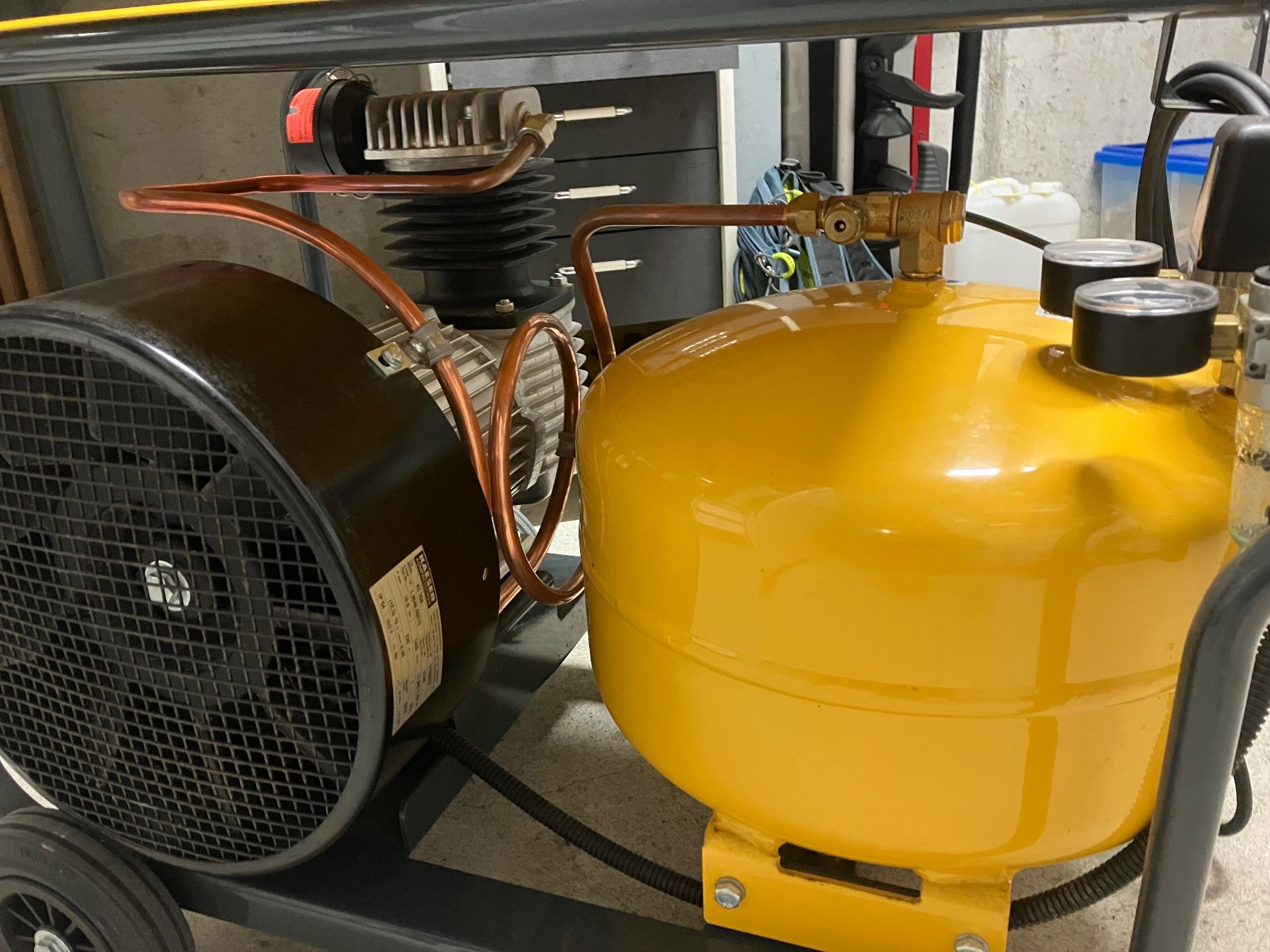 Kaeser Compressori: Kompressor Kaeser Premium car 350 / 30W – Usato da Bülach venduto da daedalus 4