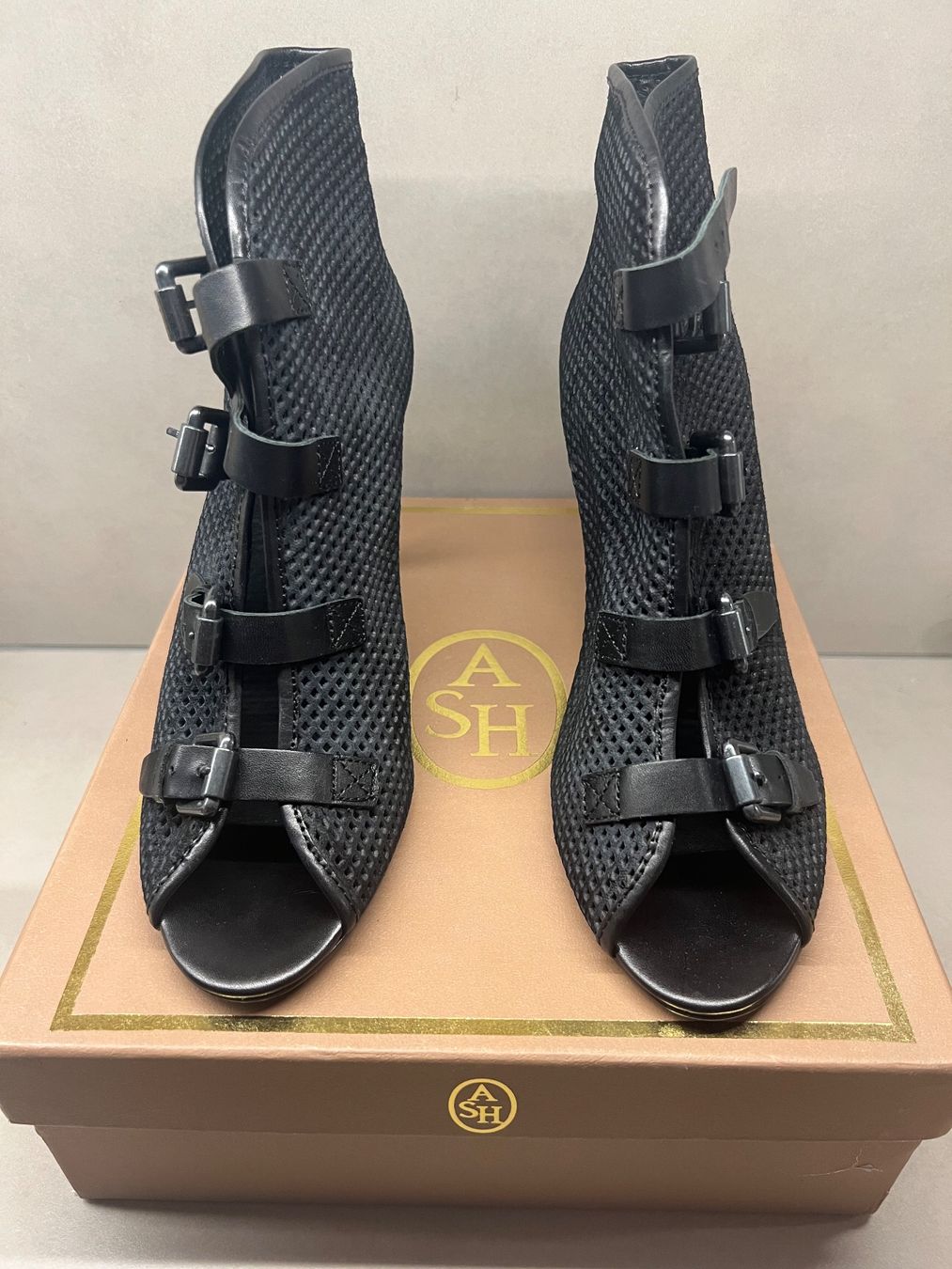 Ash Scarpe da donna: ASH Damenschuhe aus schwarzem Leder – Nuovo e nell'imballaggio originale da Zürich venduto da Bluetodio
