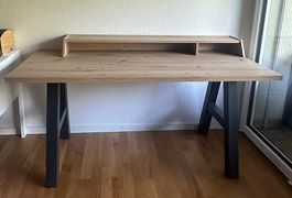 Schreibtisch