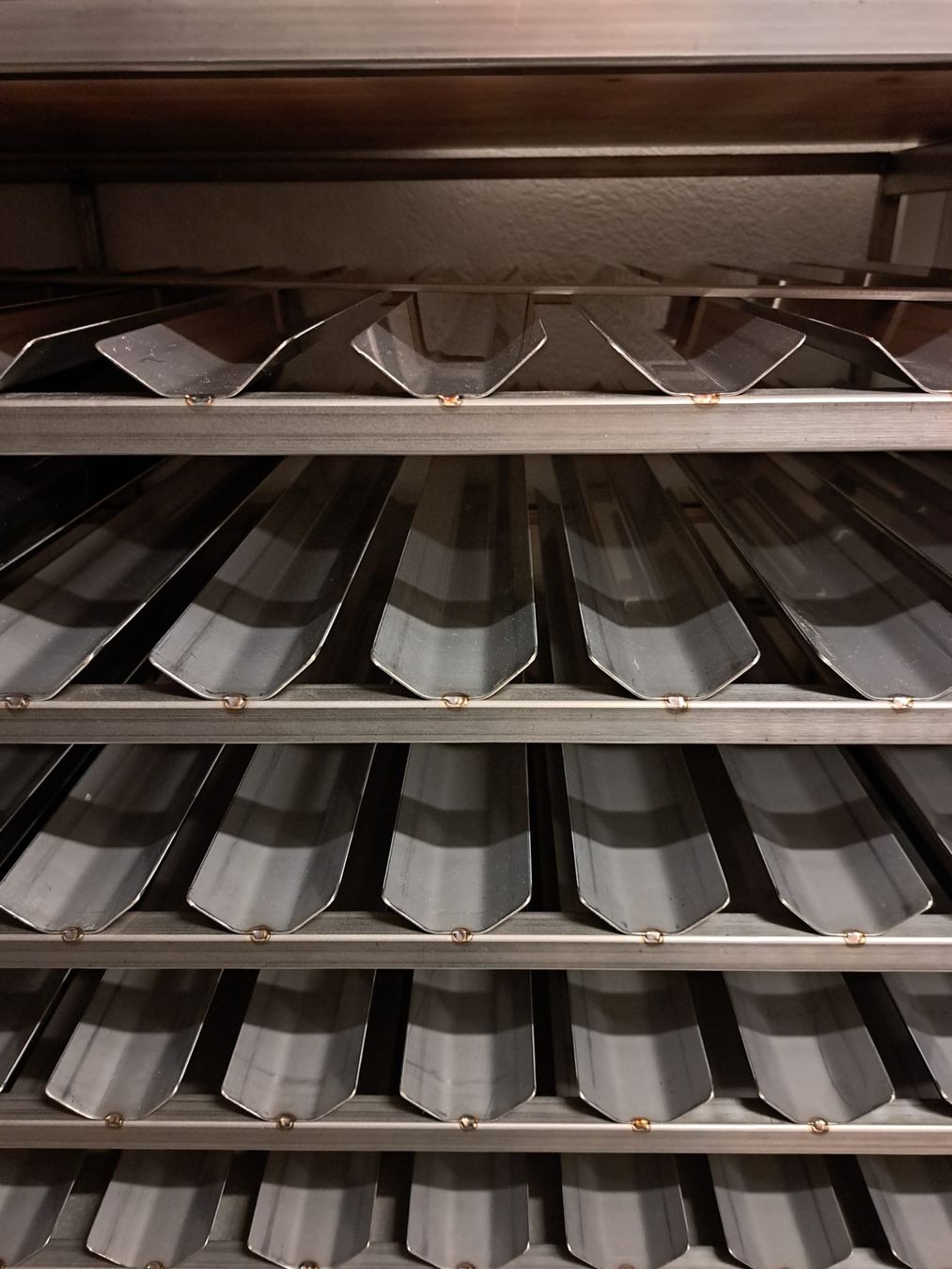 Regale: Weingestell aus Edelstahl ab 100 Fr – Gebraucht aus Jonen von Brokk 1