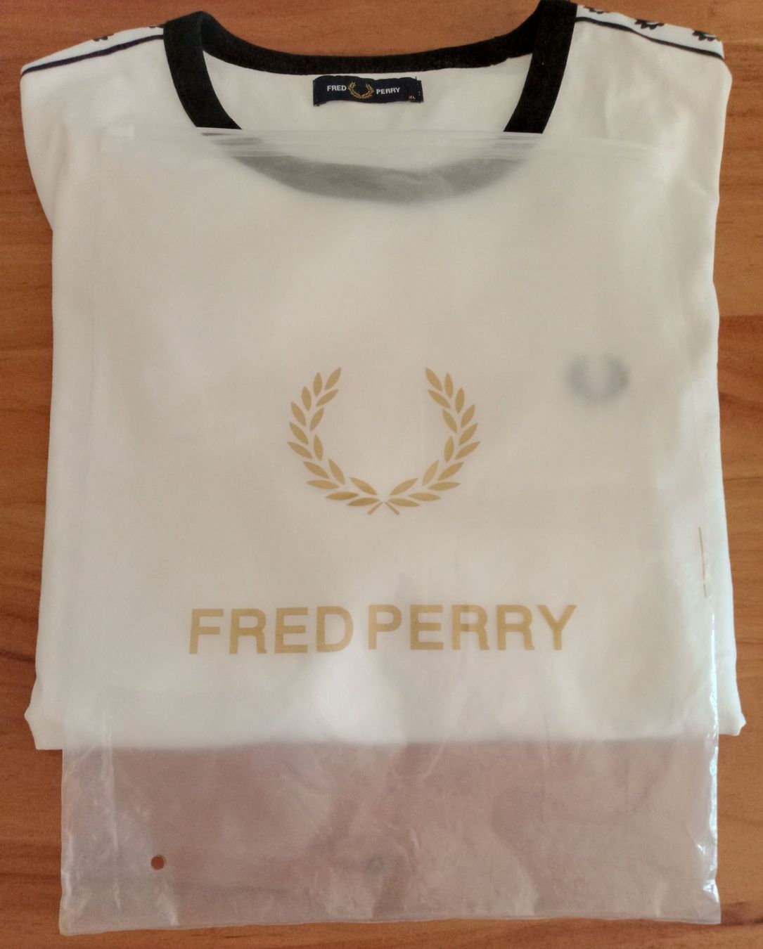 Fred Perry T-shirt: Fred Perry T-Shirt XL – Nuovo (secondo la descrizione) da Uster venduto da Gremio 1