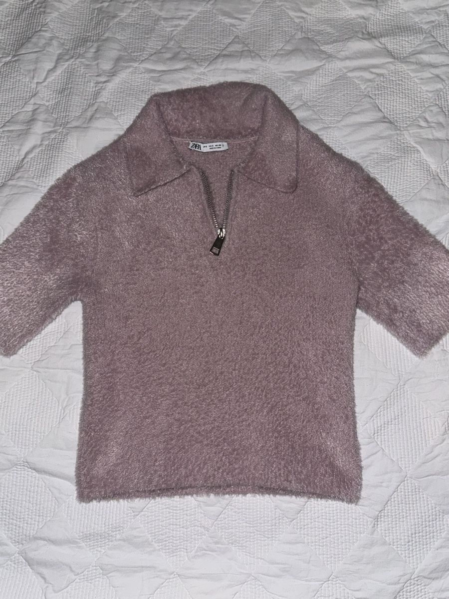 Zara T-shirt: Zara Fuzzy Top - Size S – Usato da Les Avanchets venduto da ang_qqx6