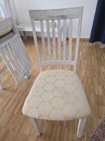 Stuhl Holz weiss mit Muster Sitzfläche gebraucht
